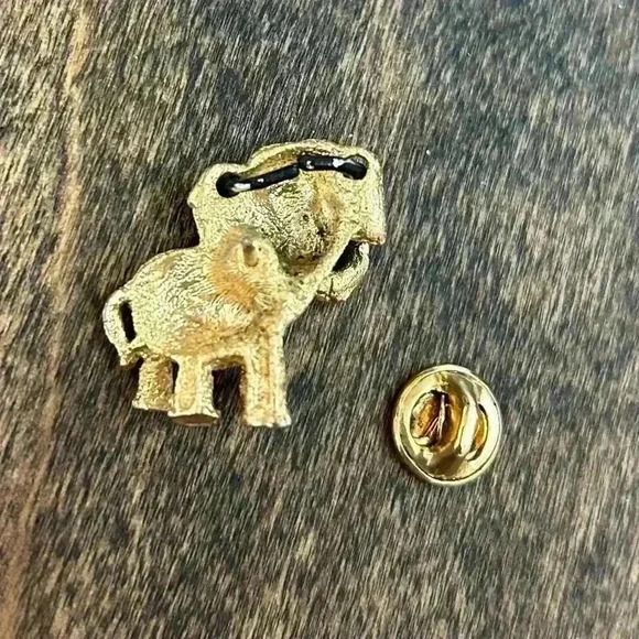 Barry Goldwater Political Pin Elephant wearing Glasses 1964 - Picture 6 of 9